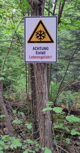 Ein Warnschild